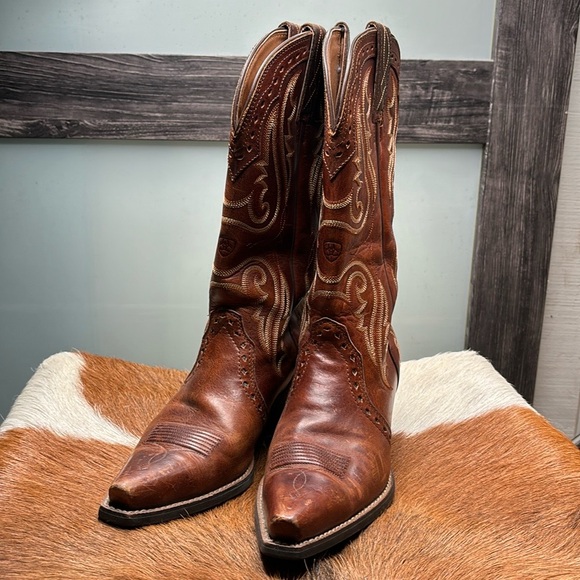 Ariat 6.5 cognac color women’s western boots - Picture 2 of 9